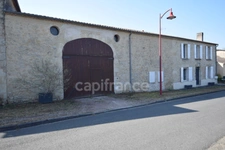 Maison en pierre dans un village de caractère, 4 chambres, garage, dépendances