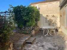 Maison en pierre dans un village de caractère, 4 chambres, garage, dépendances