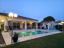 Villa de plain pied - 4 chambres - piscine - terrain de pétanque - garage - cadre naturel privilégié