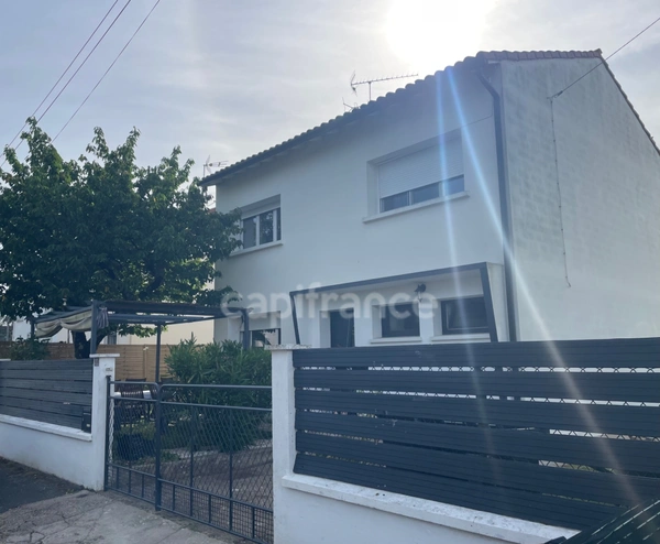 Maison 3 chambres - salle de bain baignoire et douche - jardin clos - abris - à Marmande (47)