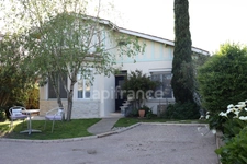 Maison de 116 m² - 4 chambres - proche services à pieds - garage -piscine