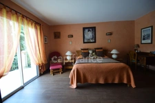 Propriété au calme - 5 chambres - T3 attenant - garage XXL - piscine - à MARMANDE (47)