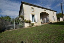 4-bedroom house with swimming pool, garage, and drying room in MARMANDE (47)