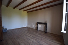 Maison en pierre dans un village de caractère, 4 chambres, garage, dépendances