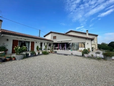 House with living area of 377m2 - 6 bedrooms - swimming pool - garage - shed in MARMANDE (47)