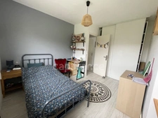 3-bedroom house - bathroom with bath and shower - enclosed garden - shed - in Marmande (47)