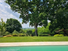 Villa de plain pied - 4 chambres - piscine - terrain de pétanque - garage - cadre naturel privilégié