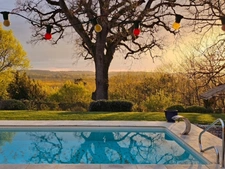 Villa de plain pied - 4 chambres - piscine - terrain de pétanque - garage - cadre naturel privilégié
