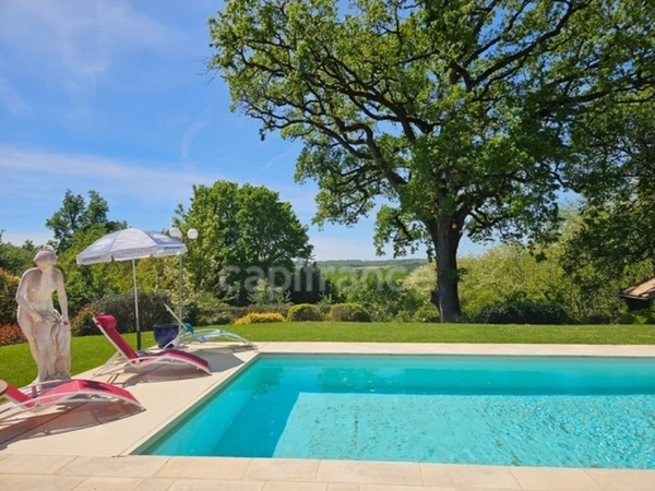 Villa de plain pied - 4 chambres - piscine - terrain de pétanque - garage - cadre naturel privilégié