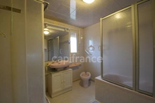 Maison de 117m2 - 3 chambres - 2 cours extérieures - proche des commerces à pieds à TONNEINS