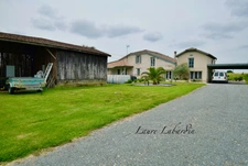 Maison avec surface habitable de 300m2 - pierre et poutre apparentes - 5 chambres - dépendances à CAUMONT-SUR-GARONNE (47)