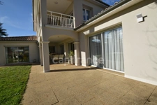 Luxury family villa - 4 bedrooms - swimming pool - pool house - double garage in MARMANDE (47)