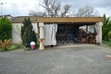 Villa de plain pied - 4 chambres - piscine - terrain de pétanque - garage - cadre naturel privilégié