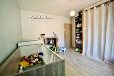 Maison de plain pied - 2 chambres  - 1 abri de jardin - terrain clos avec places de parking