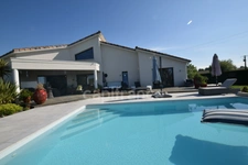 Architect-designed villa with 3 bedrooms, swimming pool, jacuzzi, outbuildings, near MARMANDE (47)