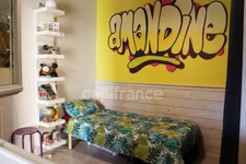 Maison de 116 m² - 4 chambres - proche services à pieds - garage -piscine
