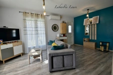 Maison de plain pied - 2 chambres  - 1 abri de jardin - terrain clos avec places de parking