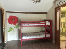 Domaine à vendre, une maison, des chambres d'hôtes et 2 appartements sur plus d'un hectare à SAINTE BAZEILLE (47)