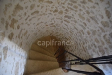 Maison en pierre dans un village de caractère, 4 chambres, garage, dépendances