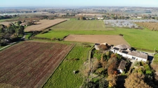 Domaine à vendre, une maison, des chambres d'hôtes et 2 appartements sur plus d'un hectare à SAINTE BAZEILLE (47)