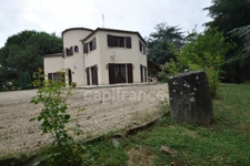 Maison 4 chambres, 1 bureau, dépendances, terrain clos 22 694m2 à MEILHAN SUR GARONNE (47)