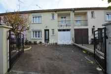 Maison de 117m2 - 3 chambres - 2 cours extérieures - proche des commerces à pieds à TONNEINS
