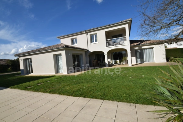 Villa familiale de standing - 4 chambres - piscine - pool house - double garage à MARMANDE (47)