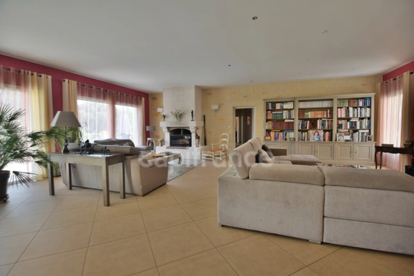 Propriété au calme - 5 chambres - T3 attenant - garage XXL - piscine - à MARMANDE (47)