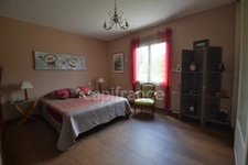 Propriété au calme - 5 chambres - T3 attenant - garage XXL - piscine - à MARMANDE (47)