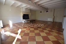 Maison en pierre dans un village de caractère, 4 chambres, garage, dépendances