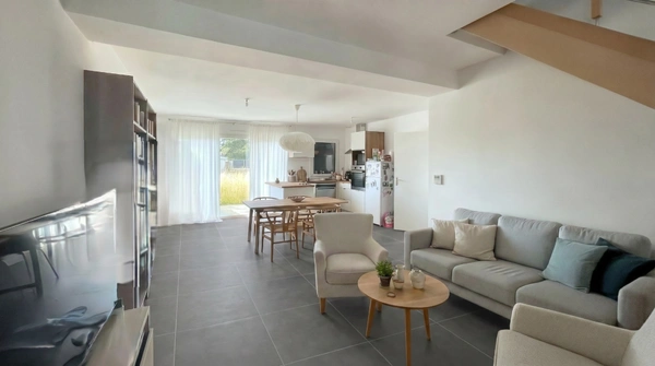 Dpt Loire Atlantique (44), à louer THOUARE SUR LOIRE maison P4   