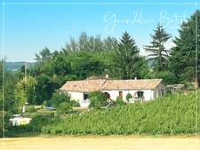 Character house with a 200m² gîte - 1485m² plot with salt water pool - Unobstructed view of the vineyards
