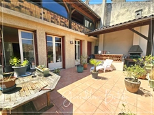 Village house with commercial premises 195m² - Castillonnès