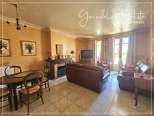 Village house with commercial premises 195m² - Castillonnès