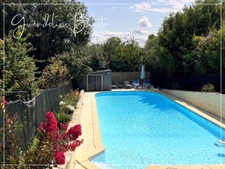 Character house with a 200m² gîte - 1485m² plot with salt water pool - Unobstructed view of the vineyards