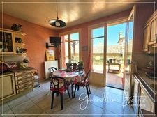 Village house with commercial premises 195m² - Castillonnès