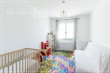 Single-storey house 134m² - 4 bedrooms - 1140m² plot with swimming pool - PINEUILH (33)