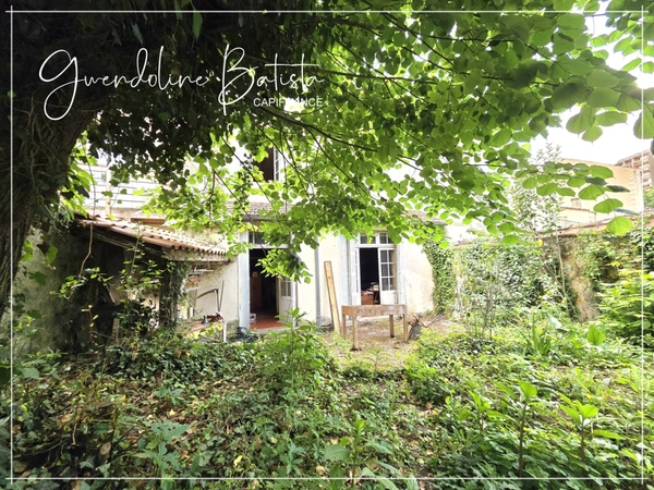 Maison de ville de caractère - 6 chambres - 223 m² - Jardin - BERGERAC (24)