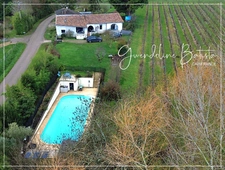 Character house with a 200m² gîte - 1485m² plot with salt water pool - Unobstructed view of the vineyards