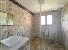Superb property comprising a main house and 3 gîtes - 1.9 hectares of land with swimming pool 