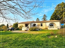 Character house with a 200m² gîte - 1485m² plot with salt water pool - Unobstructed view of the vineyards