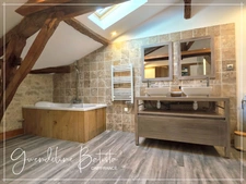 Superb property comprising a main house and 3 gîtes - 1.9 hectares of land with swimming pool 