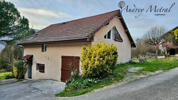 Maison en pierre d'environ 100m2 habitable avec terrain à vendre à SERRIERES EN CHAUTAGNE (73) à 50 min d'Annecy et Genève et 15 min du Lac du Bourget