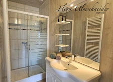 Maison lumineuse d'env. 137 m² avec vue exceptionnelle à vendre à CHINDRIEUX (73). Dépendances, terrain, proche lac du Bourget. A 25 mns d'Aix-les-Bains et 1H d'Annecy et de Genève.