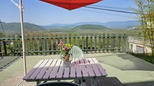 Maison lumineuse d'env. 137 m² avec vue exceptionnelle à vendre à CHINDRIEUX (73). Dépendances, terrain, proche lac du Bourget. A 25 mns d'Aix-les-Bains et 1H d'Annecy et de Genève.