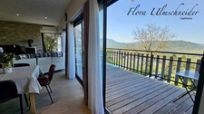 Maison lumineuse d'env. 137 m² avec vue exceptionnelle à vendre à CHINDRIEUX (73). Dépendances, terrain, proche lac du Bourget. A 25 mns d'Aix-les-Bains et 1H d'Annecy et de Genève.