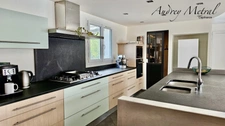 Villa à vendre à Serrières-en-Chautagne avec piscine, à 50 min de Genève et d'Annecy, 35 min d'Aix-Les-Bains et 15 min du Lac du Bourget