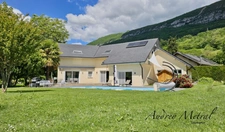 Villa à vendre à Serrières-en-Chautagne avec piscine, à 50 min de Genève et d'Annecy, 35 min d'Aix-Les-Bains et 15 min du Lac du Bourget