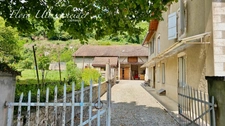Ensemble maison en pierre + grande dépendance à vendre à Talissieu (01) avec terrain. 10mns gare de Culoz