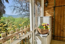 Maison lumineuse d'env. 137 m² avec vue exceptionnelle à vendre à CHINDRIEUX (73). Dépendances, terrain, proche lac du Bourget. A 25 mns d'Aix-les-Bains et 1H d'Annecy et de Genève.